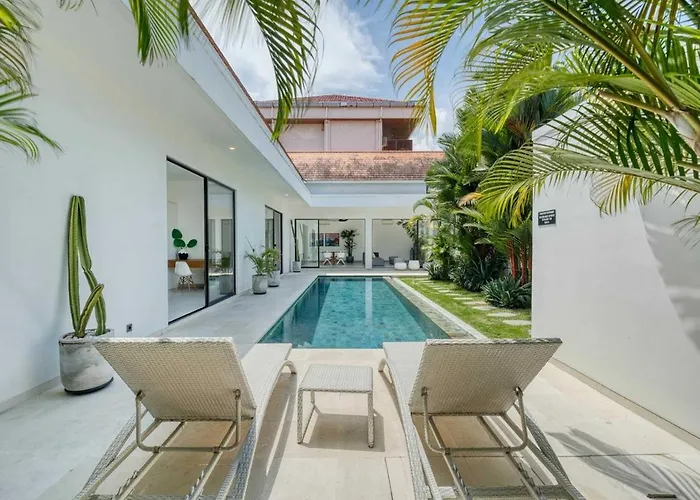 Yuka V3 Modern Tropical 2br With Pool In 塞米亚克