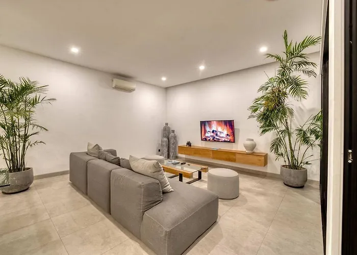Villa Yuka V3 Modern Tropical 2br With Pool In Seminyak