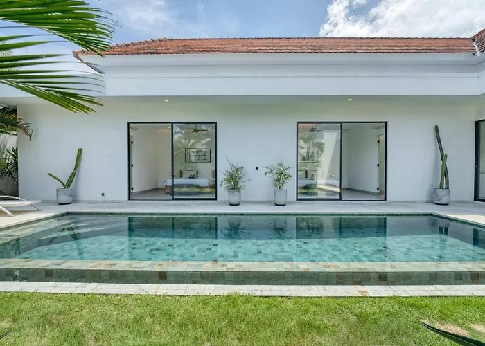 Yuka V3 Modern Tropical 2br With Pool In Seminyak