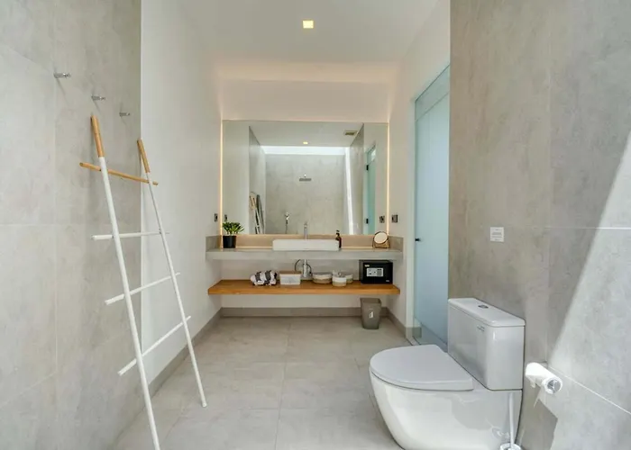 Yuka V3 Modern Tropical 2br With Pool In *